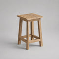 Sgabello alto da cucina in legno massello di quercia naturale, seduta quadrata, 40 x 35 x 65 cm
